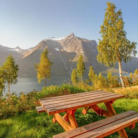 Beautiful In Eikesdal * Overas