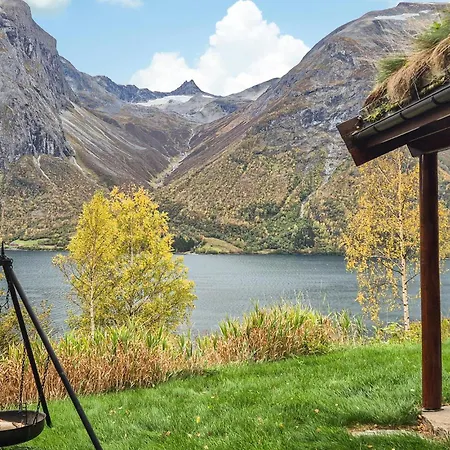 Fint Hjem I Eikesdal Med Havutsikt Feriehus Overas